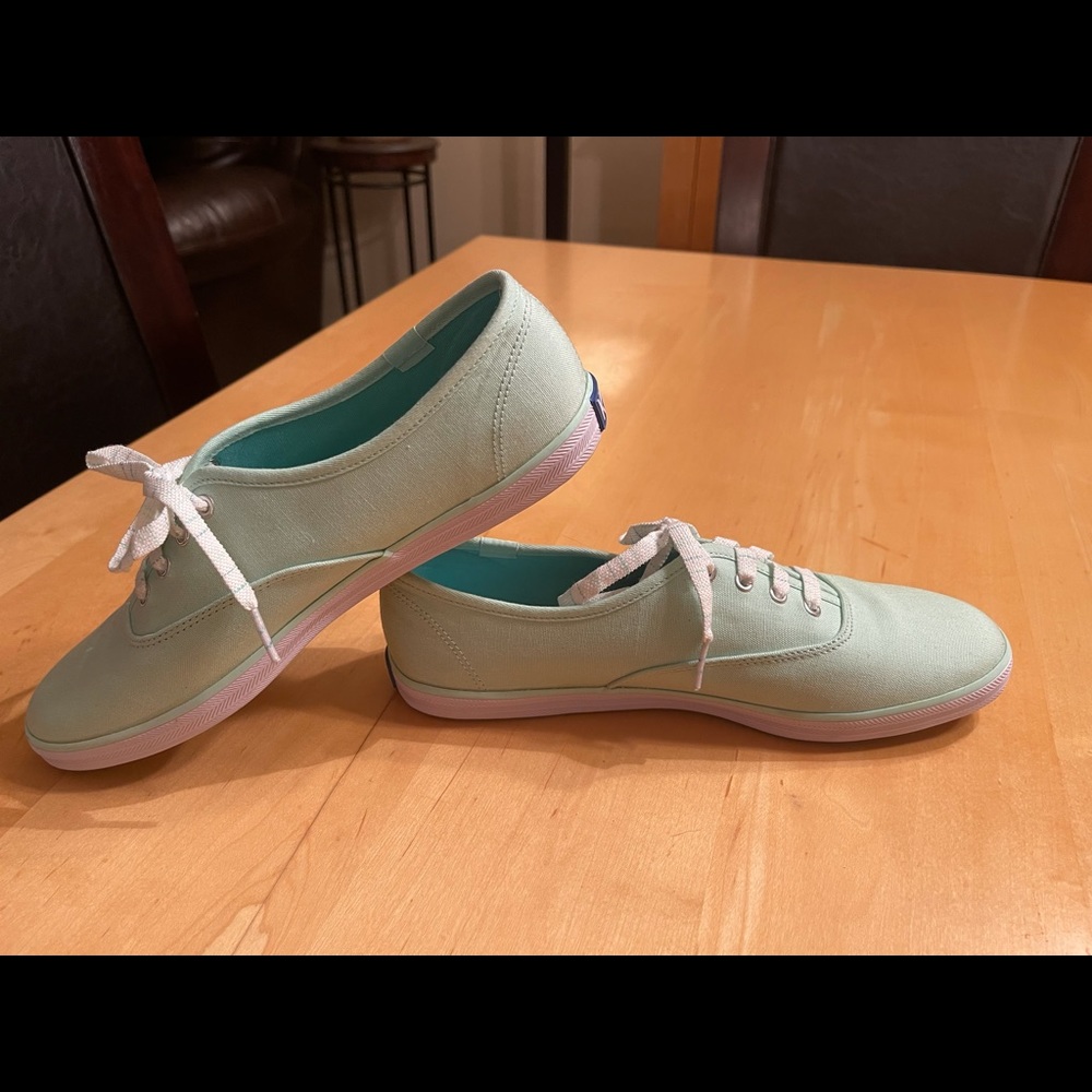 Keds canvas tennis shoes. Size 8. Mint green.